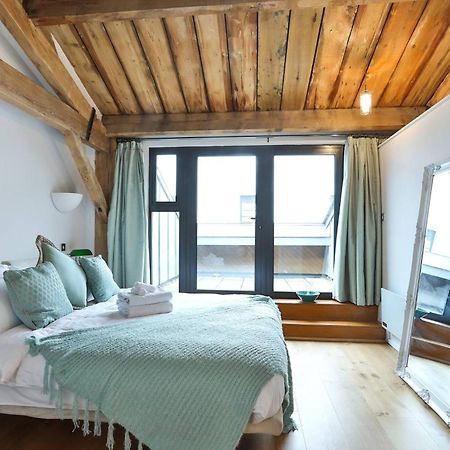 Wild Roses Serviced Apartments - Excel Warehouse 1 Лондон Экстерьер фото