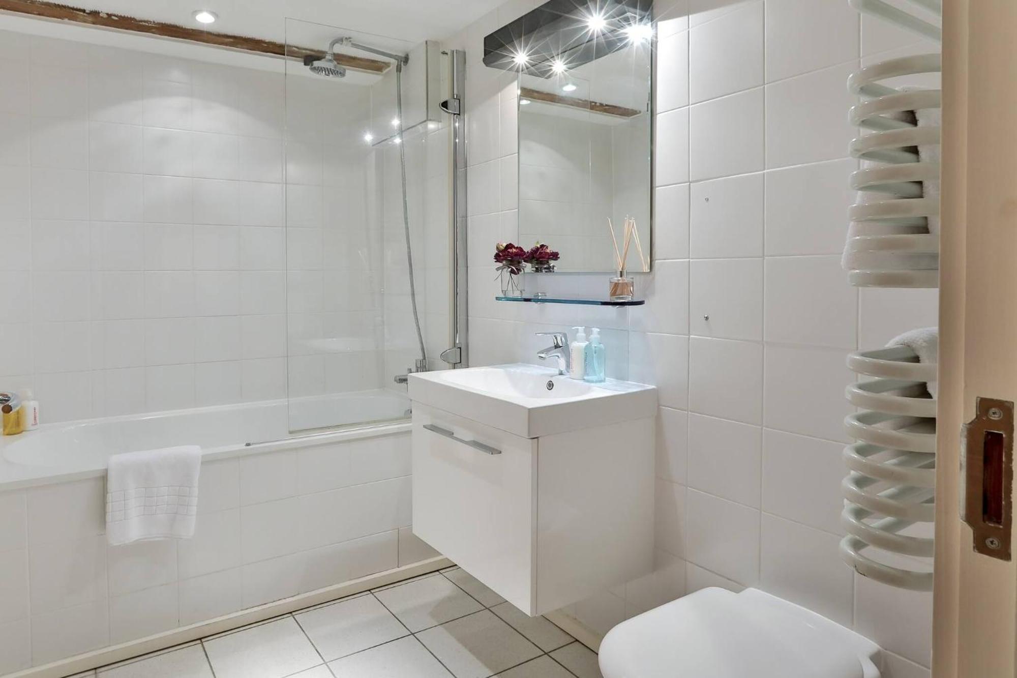 Wild Roses Serviced Apartments - Excel Warehouse 1 Лондон Экстерьер фото