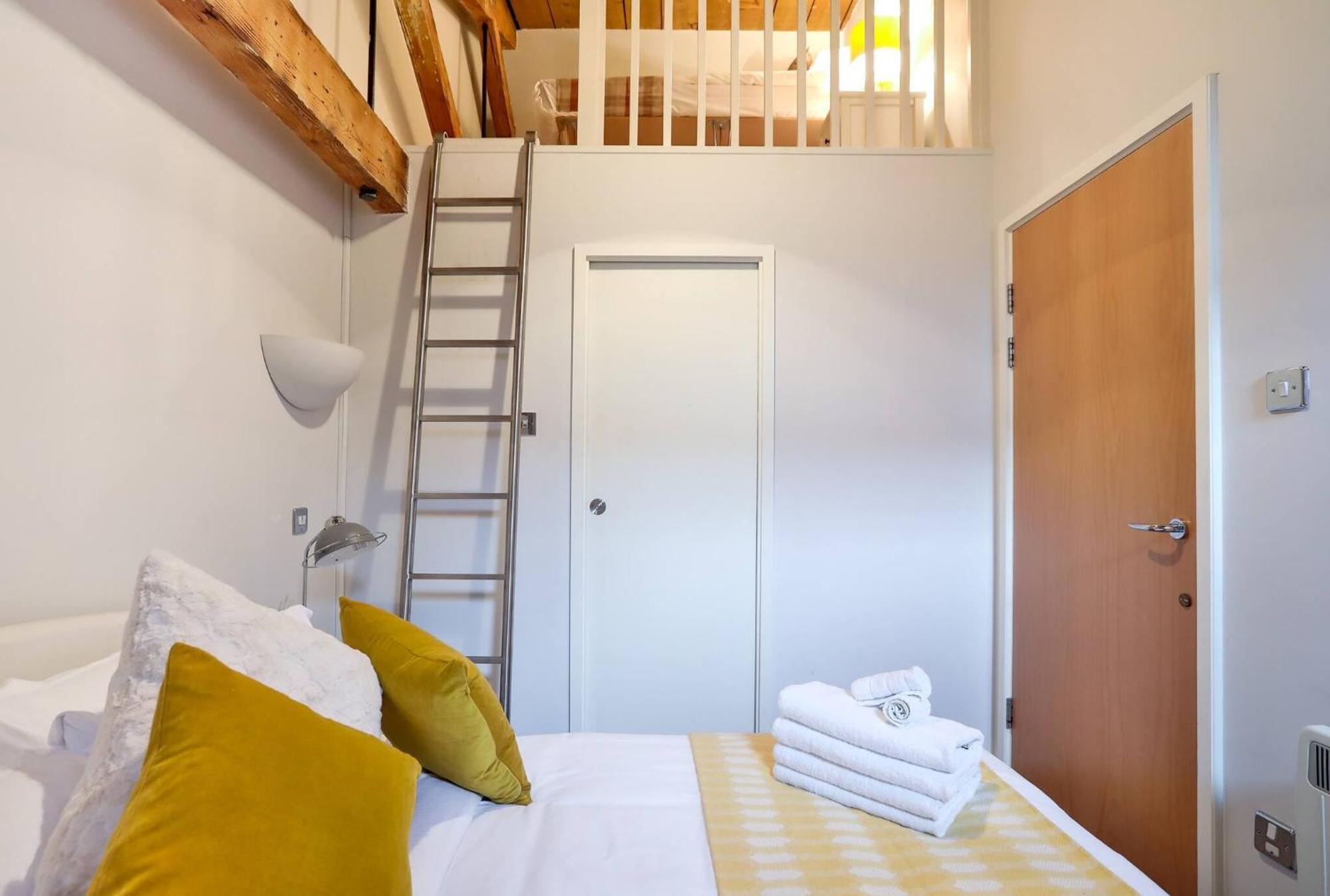 Wild Roses Serviced Apartments - Excel Warehouse 1 Лондон Экстерьер фото