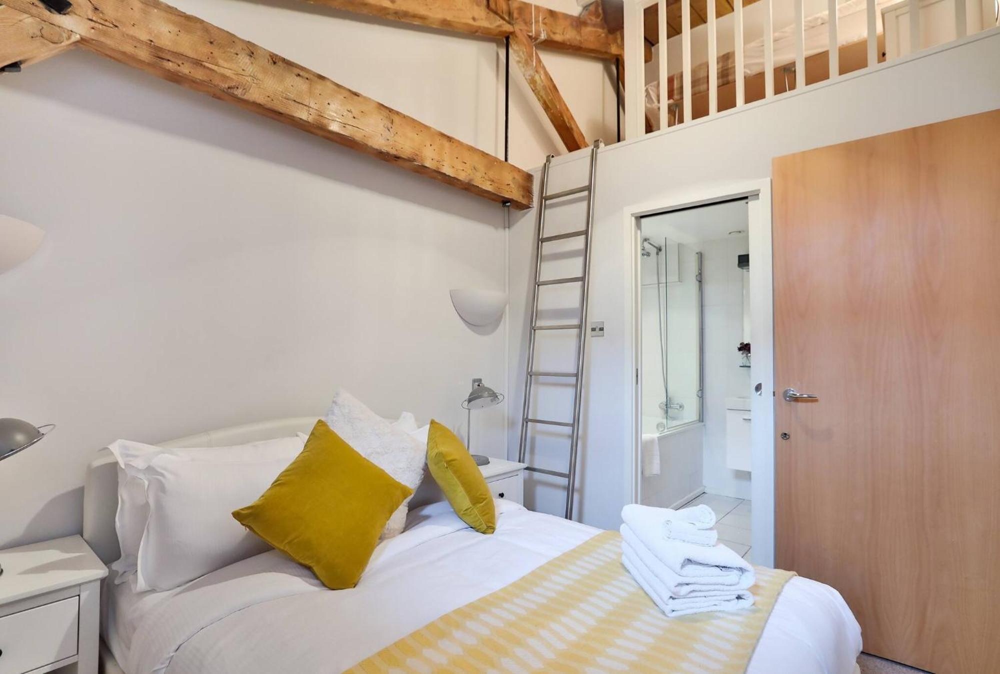 Wild Roses Serviced Apartments - Excel Warehouse 1 Лондон Экстерьер фото