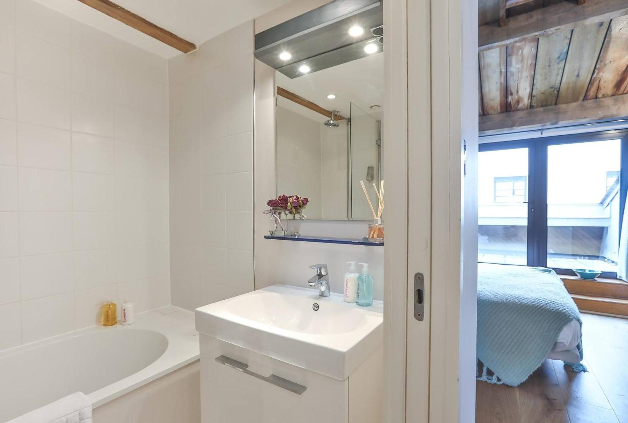 Wild Roses Serviced Apartments - Excel Warehouse 1 Лондон Экстерьер фото