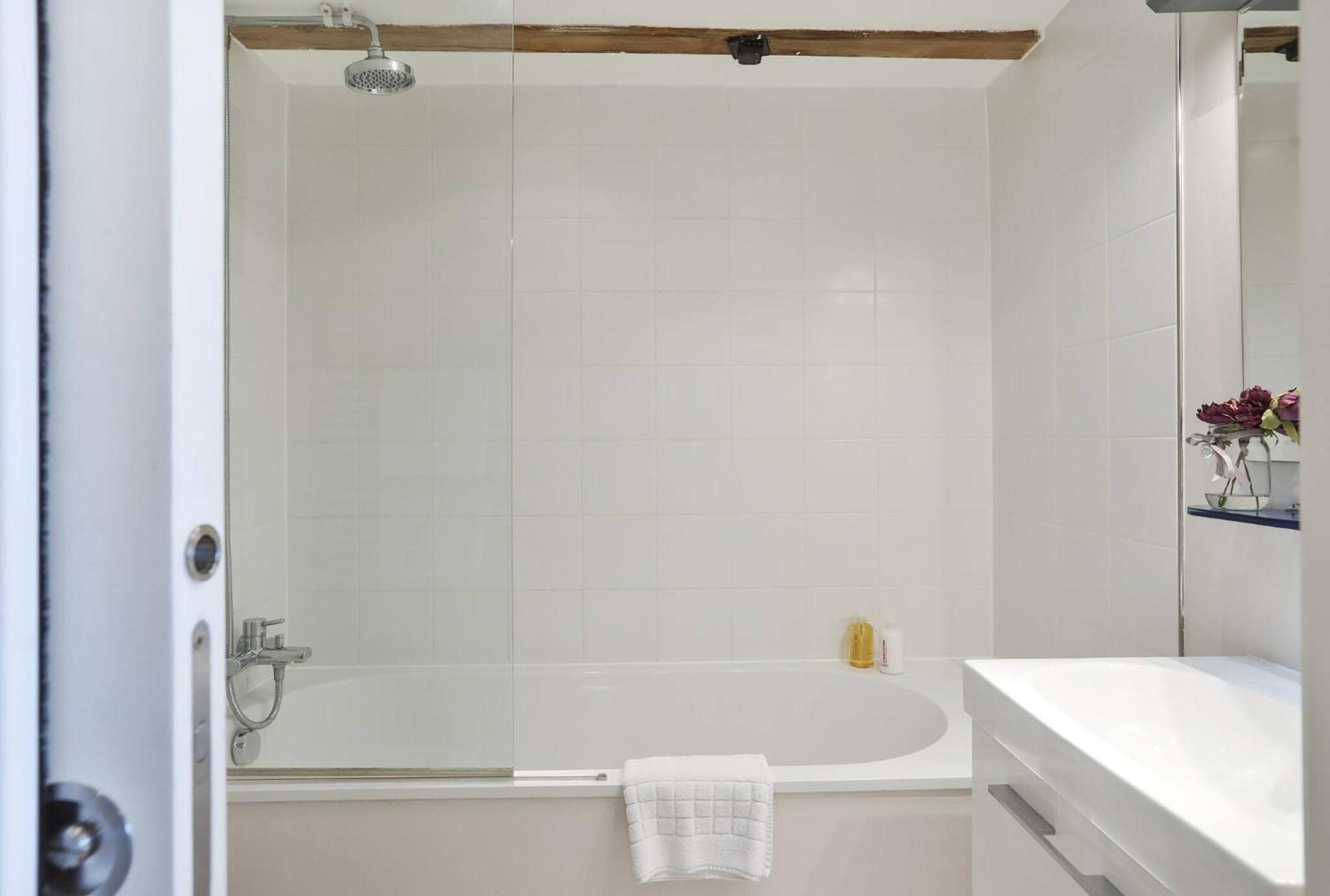 Wild Roses Serviced Apartments - Excel Warehouse 1 Лондон Экстерьер фото