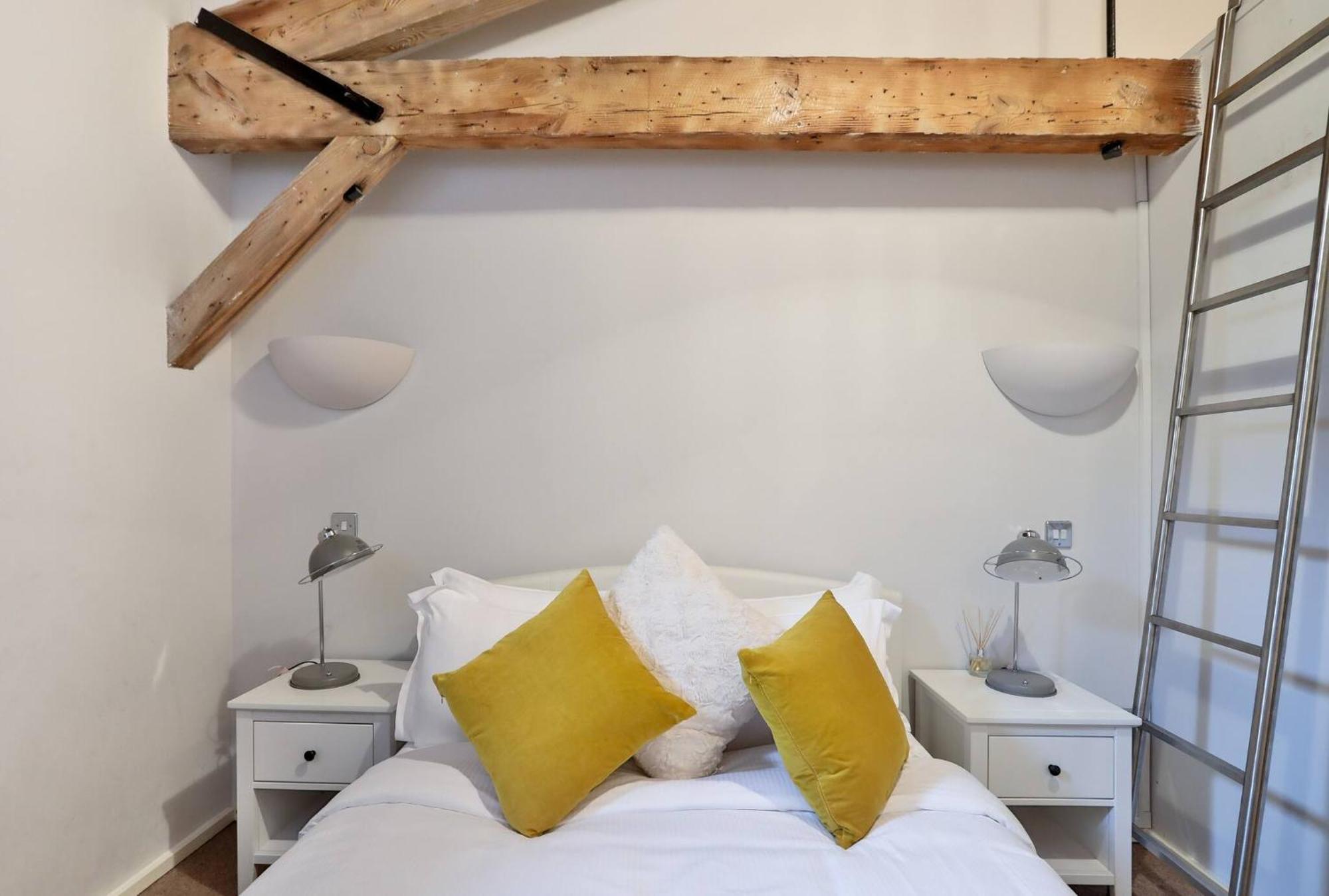 Wild Roses Serviced Apartments - Excel Warehouse 1 Лондон Экстерьер фото