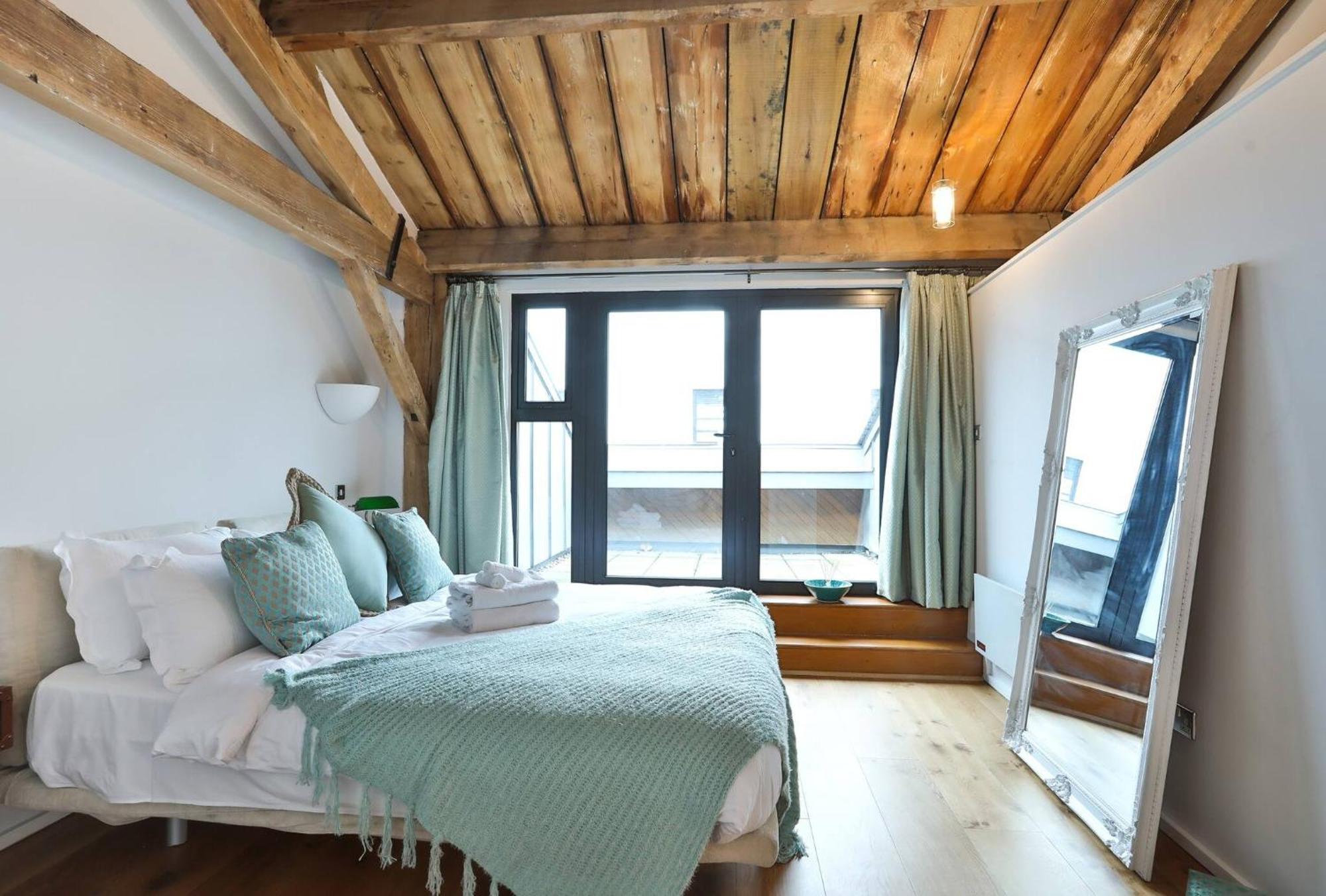 Wild Roses Serviced Apartments - Excel Warehouse 1 Лондон Экстерьер фото