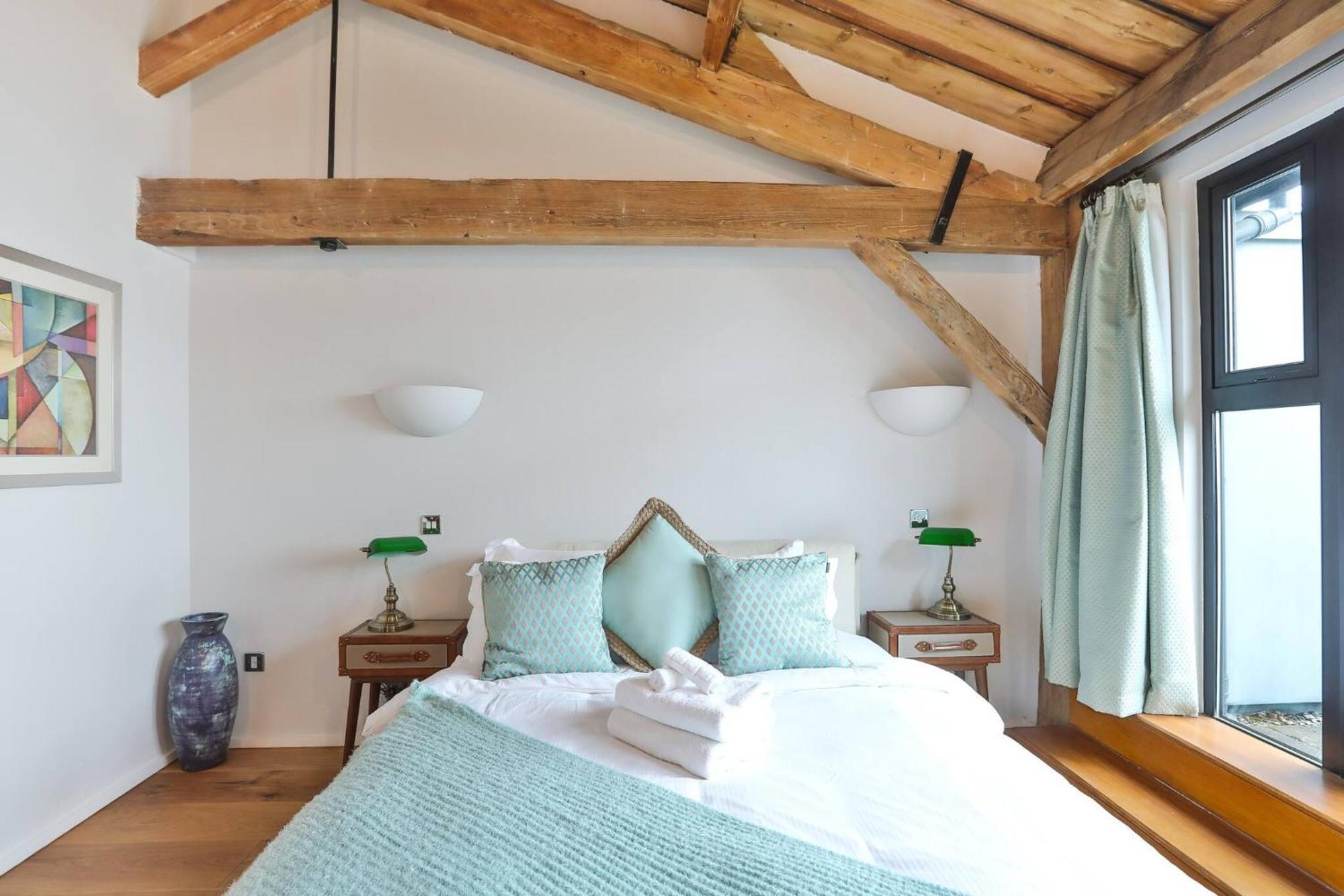 Wild Roses Serviced Apartments - Excel Warehouse 1 Лондон Экстерьер фото