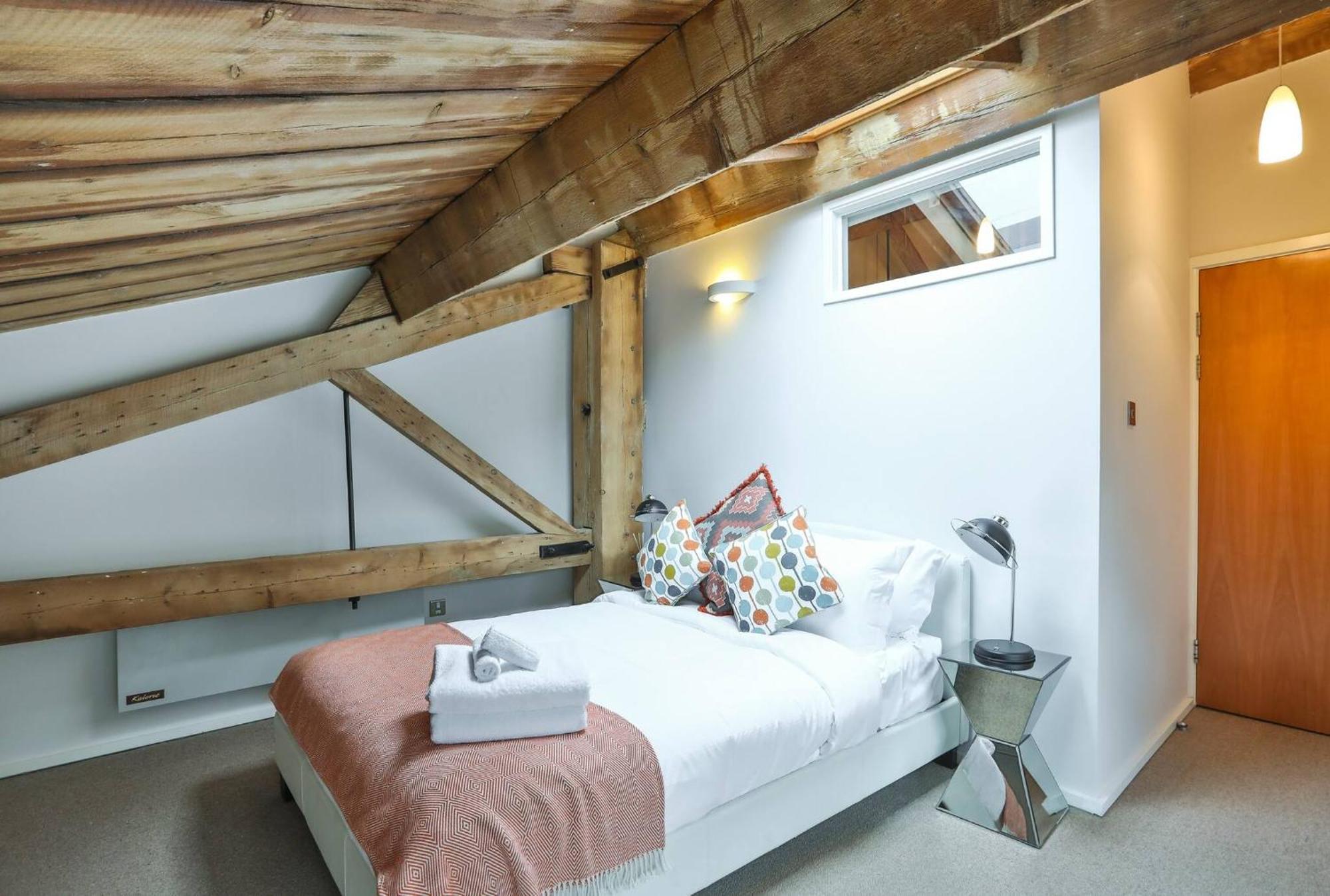 Wild Roses Serviced Apartments - Excel Warehouse 1 Лондон Экстерьер фото